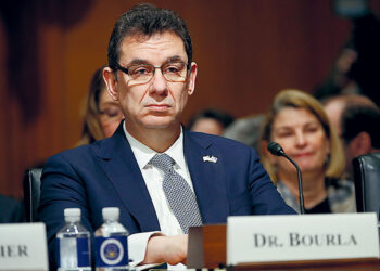 Οι υγειονομικές αρχές της Βρετανίας καταδίκασαν πρακτικές της Pfizer για το εμβόλιο