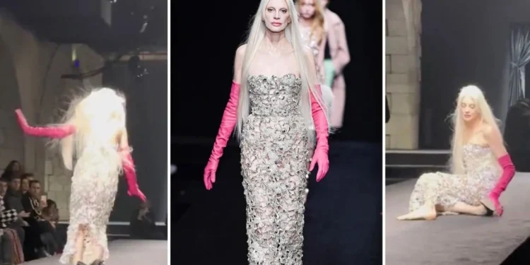 Μοντέλο στην επίδειξη του Valentino… γκρεμίστηκε στην πασαρέλα -Πέταξε εκνευρισμένη τα παπούτσια (Bίντεο)