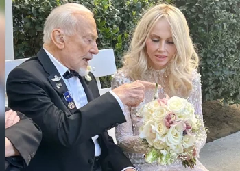 Μπαζ Όλντριν: Παντρεύτηκε στα 93 του ο δεύτερος άνθρωπος που πάτησε στη Σελήνη