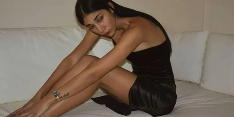 Δεν άφησε τίποτα στη φαντασία! Η Παρασκευή Κερασιώτη με διάφανα ρούχα (Εικόνες)