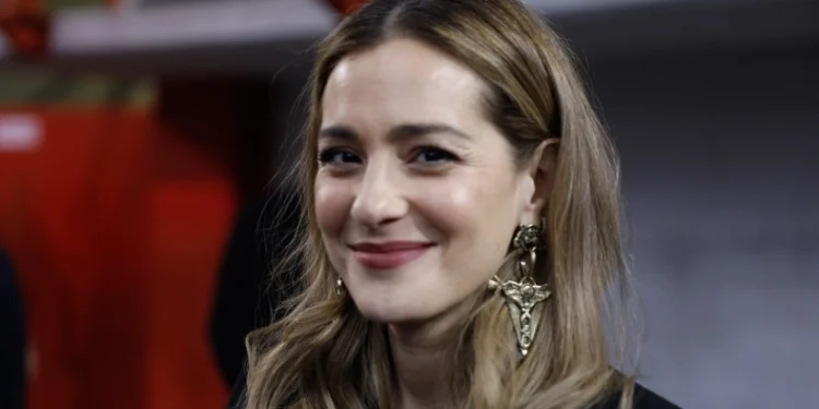 Η Μποφίλιου απαντά για την φωτογραφία της στο Λονδίνο: «Θα βγάζω τα β@$#@ μου άμα θέλω»