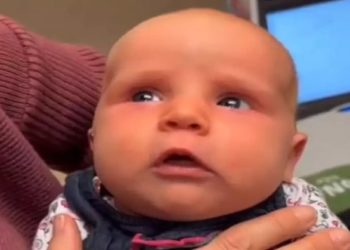 Η στιγμή που κωφό μωράκι ακούει για πρώτη φορά τη φωνή της μαμάς του – Θα «λυγίσετε» με το συγκινητικό βίντεο!