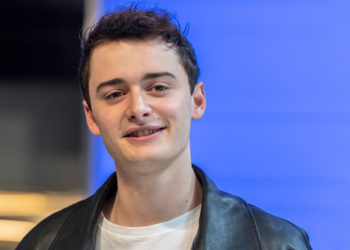 Ο ηθοποιός Νόα Σναπ από το Stranger Things ανακοίνωσε ότι είναι ομοφυλόφιλος