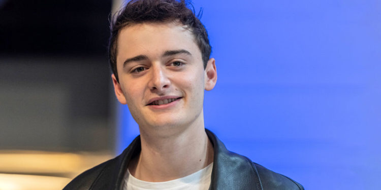 Ο ηθοποιός Νόα Σναπ από το Stranger Things ανακοίνωσε ότι είναι ομοφυλόφιλος