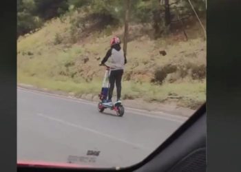 Θεσσαλονίκη: Τρέχει με 100 χλμ/ώρα με… πατίνι στον Περιφερειακό (Βίντεο)