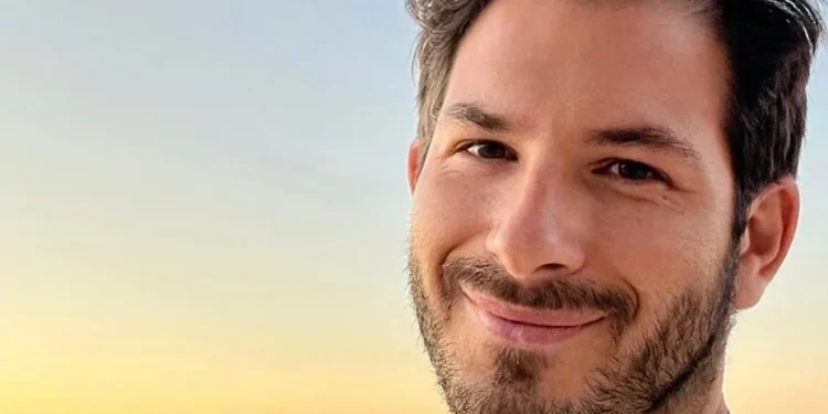 Γιώργος Περρής: «Είμαι γκέι, ανακουφισμένος, χαρούμενος και περήφανος»