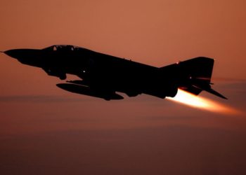 Πτώση F-4 Phantom: Δύτες και υποβρύχιο ρομπότ στη μάχη – Δραματικές ώρες για τις οικογένειες
