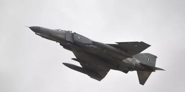 Πτώση Φάντομ στην Ανδραβίδα: Η μαρτυρία για έκρηξη στη θάλασσα – Τι προβλέπεται στο πρωτόκολλο για τις έρευνες
