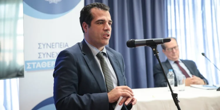 «Μπόνους» έως 1.800 ευρώ σε γιατρούς και 1.200 σε νοσηλευτές τον μήνα για μετακινήσεις -Η τροπολογία Πλεύρη