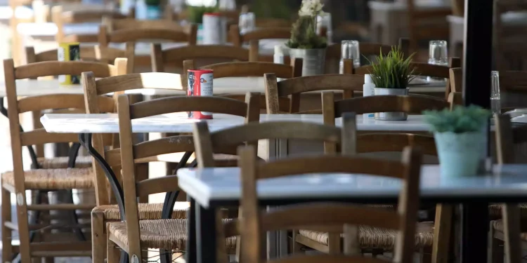 Νέα Σμύρνη: Μαχαίρωσαν 15χρονο σε σουβλατζίδικο