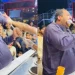 Εξαγριωμένος πελάτης πάλεψε για μια μπάλα παγωτό (Βίντεο)