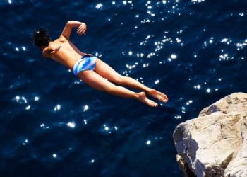 Νεκρός 22χρονος στη Λάρισα: Είχε μείνει παράλυτος έπειτα από βουτιά στη θάλασσα