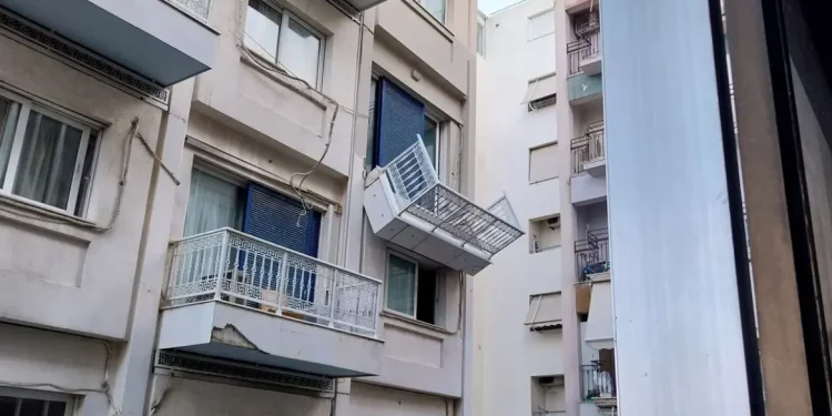 «Θαυμάζετε τον Πύργο της Πίζας και όχι εμάς;», λέει ο εκπρόσωπος του ξενοδοχείου στη Συγγρού