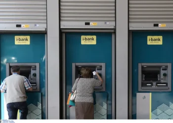 Οι τράπεζες καταργούν τις προμήθειες και λανσάρουν συνδρομητικά πακέτα δωρεάν συναλλαγών