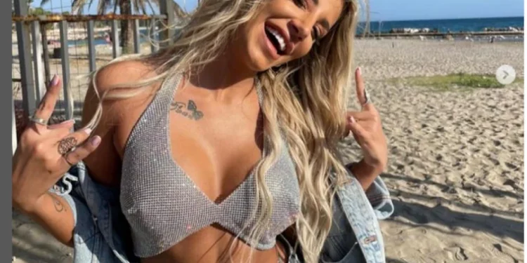 Η αποκάλυψη του J2US – Η “εκρηκτική” ξανθιά που… πήρε μεταγραφή από το Voice! (Βίντεο)