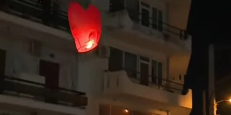 Ρεπόρτερ του Παπαδάκη παραλίγο να βάλει φωτιά σε πολυκατοικία με ιπτάμενο φαναράκι