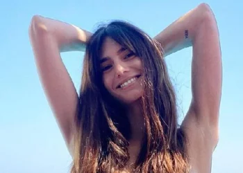 Το τόλμησε και αυτό: Η Ηλιάνα Παπαγεωργίου τόπλες στο Instagram (Εικόνα)