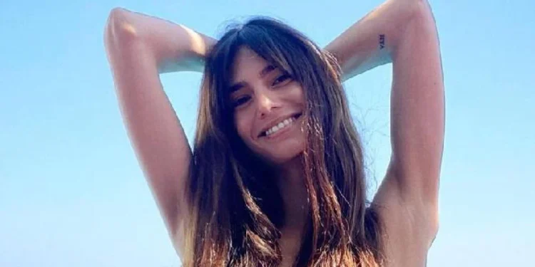 Το τόλμησε και αυτό: Η Ηλιάνα Παπαγεωργίου τόπλες στο Instagram (Εικόνα)