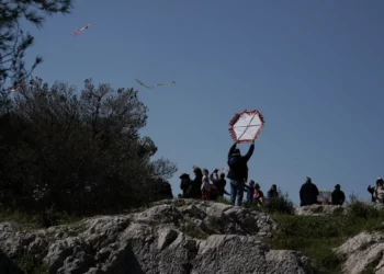 Καιρός: Ανοιξιάτικος και σήμερα παρά την μικρή πτώση της θερμοκρασίας -Η πρόβλεψη για την Καθαρά Δευτέρα