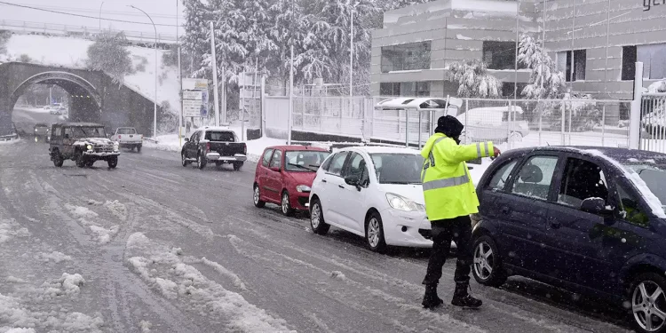 Κακοκαιρία «Μπάρμπαρα»: Σε ετοιμότητα ΕΚΑΒ και Νοσοκομεία, ειδικό σχέδιο για τη μεταφορά ασθενών