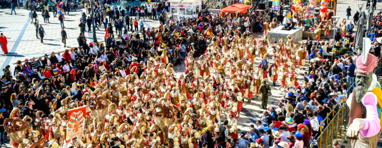 Πατρινό Καρναβάλι 2023 – «Βουλιάζει» η πόλη. Επιστρατεύθηκαν 200 λεωφορεία