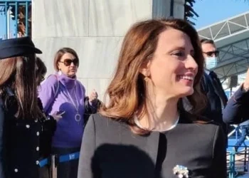 Δήλωση Ντροπή από τη Νίνα Κασιμάτη (ΣΥΡΙΖΑ): Τα σκυλιά της ΕΜΑΚ τρόμαξαν όταν τα χαιρέτησε ο πρωθυπουργός