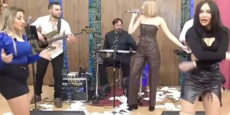 Λαρισαίες κάνουν χαμό χορεύοντας το «el ritmo» της Φουρέιρα (Βίντεο)