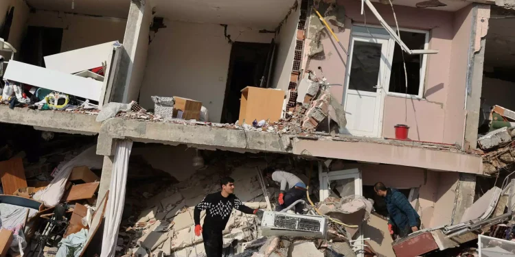 Σεισμός σε Τουρκία – Συρία: Ξεπέρασαν τους 8.700 οι νεκροί