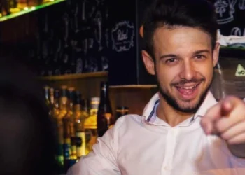 Θεσσαλονίκη: «Να μη τρέχουν, να μη κάνουν άλλους γονείς να κλάψουν», λέει ο πατέρας του 26χρονου