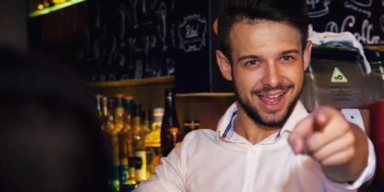 Θεσσαλονίκη: «Να μη τρέχουν, να μη κάνουν άλλους γονείς να κλάψουν», λέει ο πατέρας του 26χρονου