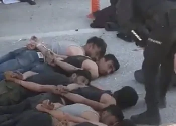 Σεισμός στην Τουρκία: «Σαπίζουν» στο ξύλο τους πλιατσικολόγους στα ερείπια – Δείτε βίντεο