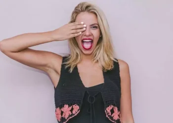 Τζένη Μελιτά – Συμβουλεύει τον κόσμο να αυνανιστεί και να δει τσόντες