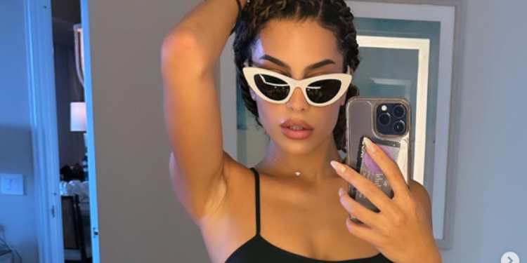 “Κόλαση” η Γαλλίδα σύντροφος του Βεράτι – Δείχνει τόπλες τα προσόντα της – Καυτό φωτορεπορτάζ!