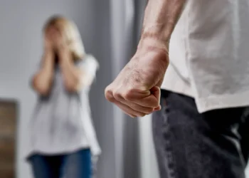 Βόλος: Ξυλοκόπησε τη γυναίκα του επειδή πάχυνε!