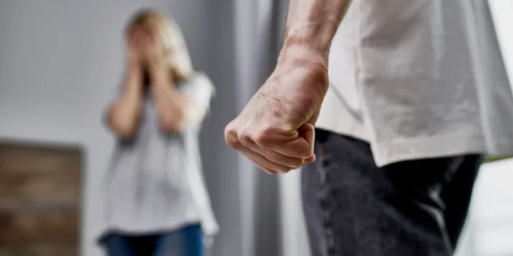 Βόλος: Ξυλοκόπησε τη γυναίκα του επειδή πάχυνε!