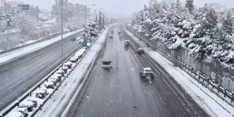 Κακοκαιρία «Μπάρμπαρα»: Απαγορευτικό στα φορτηγά σε Αθηνών – Λαμίας και Αττική Οδό – Που αλλού υπάρχουν κυκλοφοριακές ρυθμίσεις