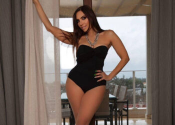 Τρελαίνει κόσμο η 60αρα – Δείτε την Χαραλαμπίδου σε ακατάλληλες πόζες…