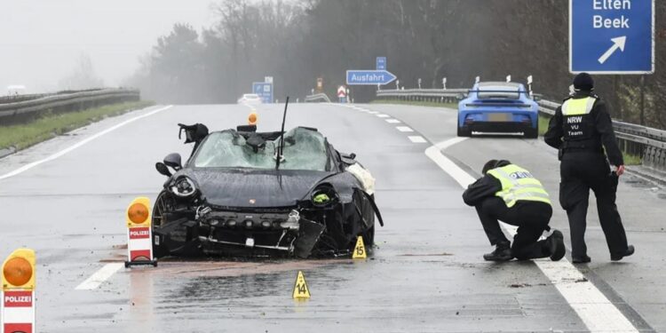 Σοκαριστικό διπλό τροχαίο με 3 Porsche -4 νεκροί στην άσφαλτο