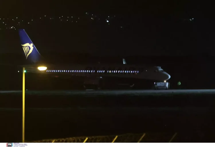 Θεσσαλονίκη: Δεν κρατήθηκε και άναψε τσιγάρο σε πτήση της Ryanair – Χειροπέδες στην προσγείωση