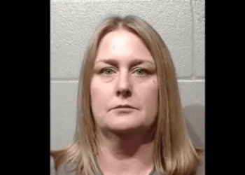 Φρίκη: 45χρονη προπονήτρια μαζορέτων βίασε τον 16χρονο φίλο της κόρης της 300 φορές