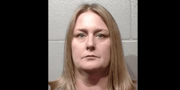 Φρίκη: 45χρονη προπονήτρια μαζορέτων βίασε τον 16χρονο φίλο της κόρης της 300 φορές