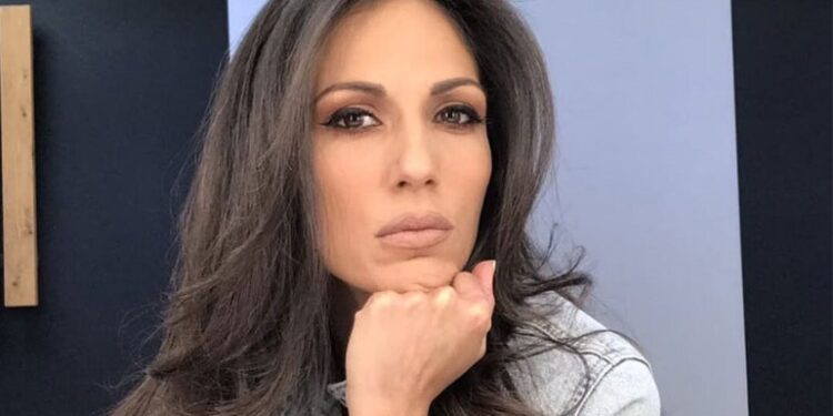 Ανθή Βούλγαρη: «Ένας διεστραμμένος γείτονας μού έκλεβε τα εσώρουχα από τη βεράντα»