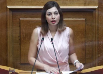 Δώρα Απατζίδη (ΜεΡΑ25): Δέχθηκε σεξουαλική παρενόχληση μέσω Facebook – Άγνωστος της έστειλε φωτογραφία το μόριό του