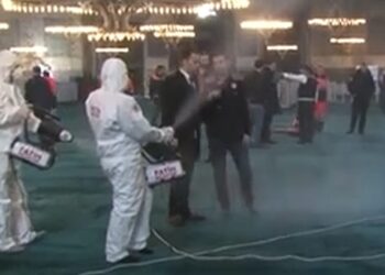 Αγια Σοφιά: Ξεπλένουν το μνημείο με… ροδόνερο για το Ραμαζάνι – Αντιδράσεις και από τουρκικά ΜΜΕ