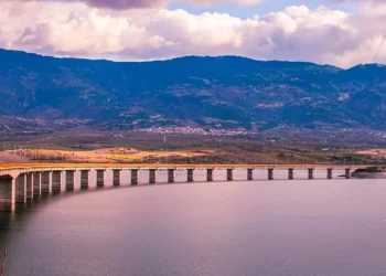 Κλειστή για οχήματα και πεζούς η Γέφυρα Σερβίων λόγω κινδύνου κατάρρευσης