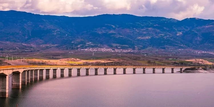 Κλειστή για οχήματα και πεζούς η Γέφυρα Σερβίων λόγω κινδύνου κατάρρευσης