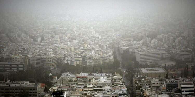 Καιρός: Επιμένει η αφρικανική σκόνη – Σε υψηλά επίπεδα ο υδράργυρος