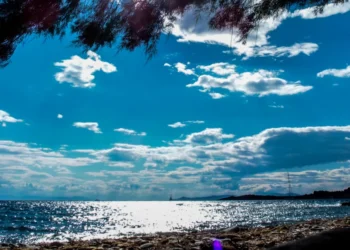 Υποχωρεί σήμερα η κακοκαιρία εξπρές αλλά παραμένει το κρύο -Έρχεται νέα επιδείνωση από Δευτέρα