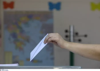Γκάλοπ Marc: Έχασε 2,9 μονάδες η κυβέρνηση μετά τα Τέμπη – Δεν πήρε τίποτα ο ΣΥΡΙΖΑ – Στο 4,6% η διαφορά ΝΔ-ΣΥΡΙΖΑ