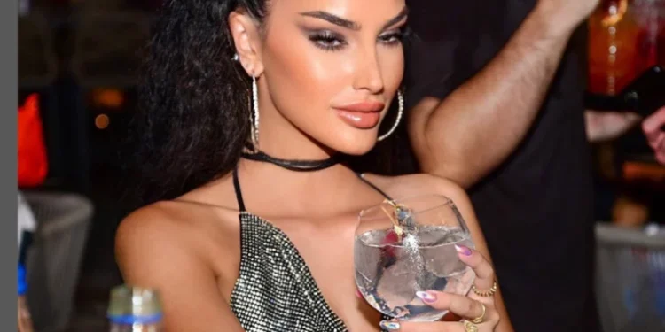 Σάλος μεσημεριάτικα στον ΣΚΑΪ – Βγήκε με στρινγκ στην τηλεόραση. Αποκαλυπτικό πλάνο(Βίντεο)